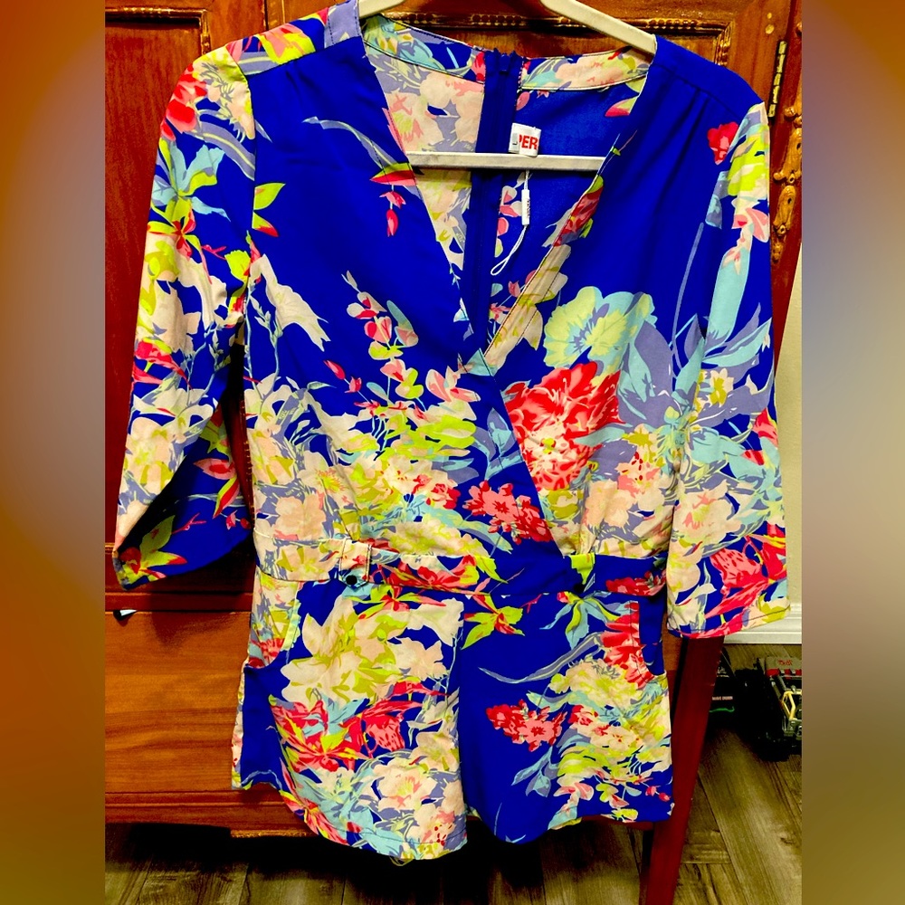 Stunning Persun shorts floral romper. Size Large. Never worn